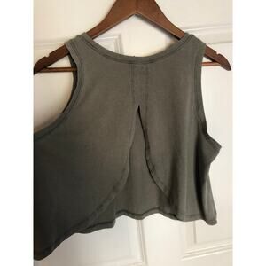 Forever 21 open back olive crop top S